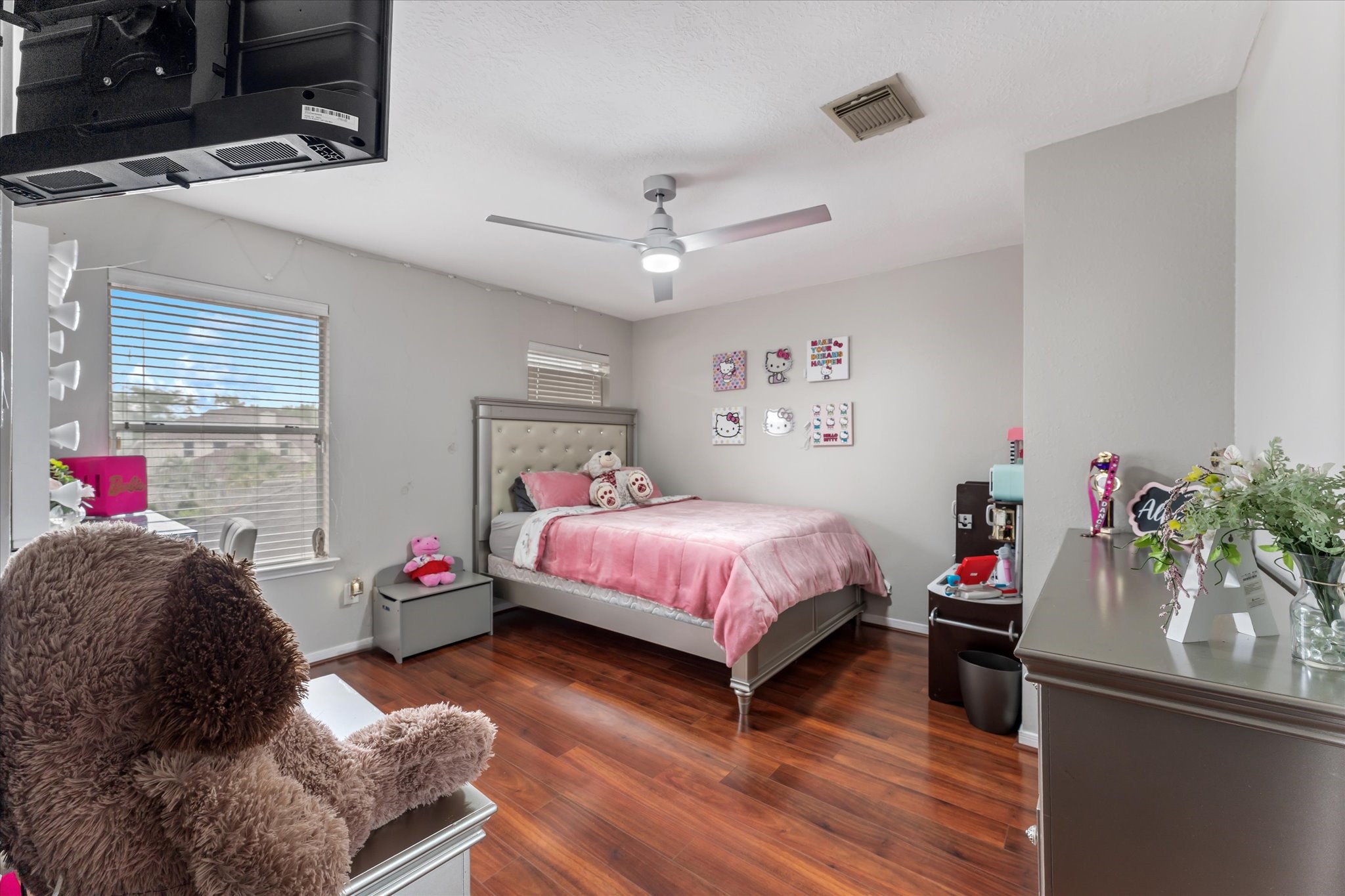 4318 Raintree Court Pasadena, TX 77505 - Photo 27 of 36 a bed room with a bed and a potted plant