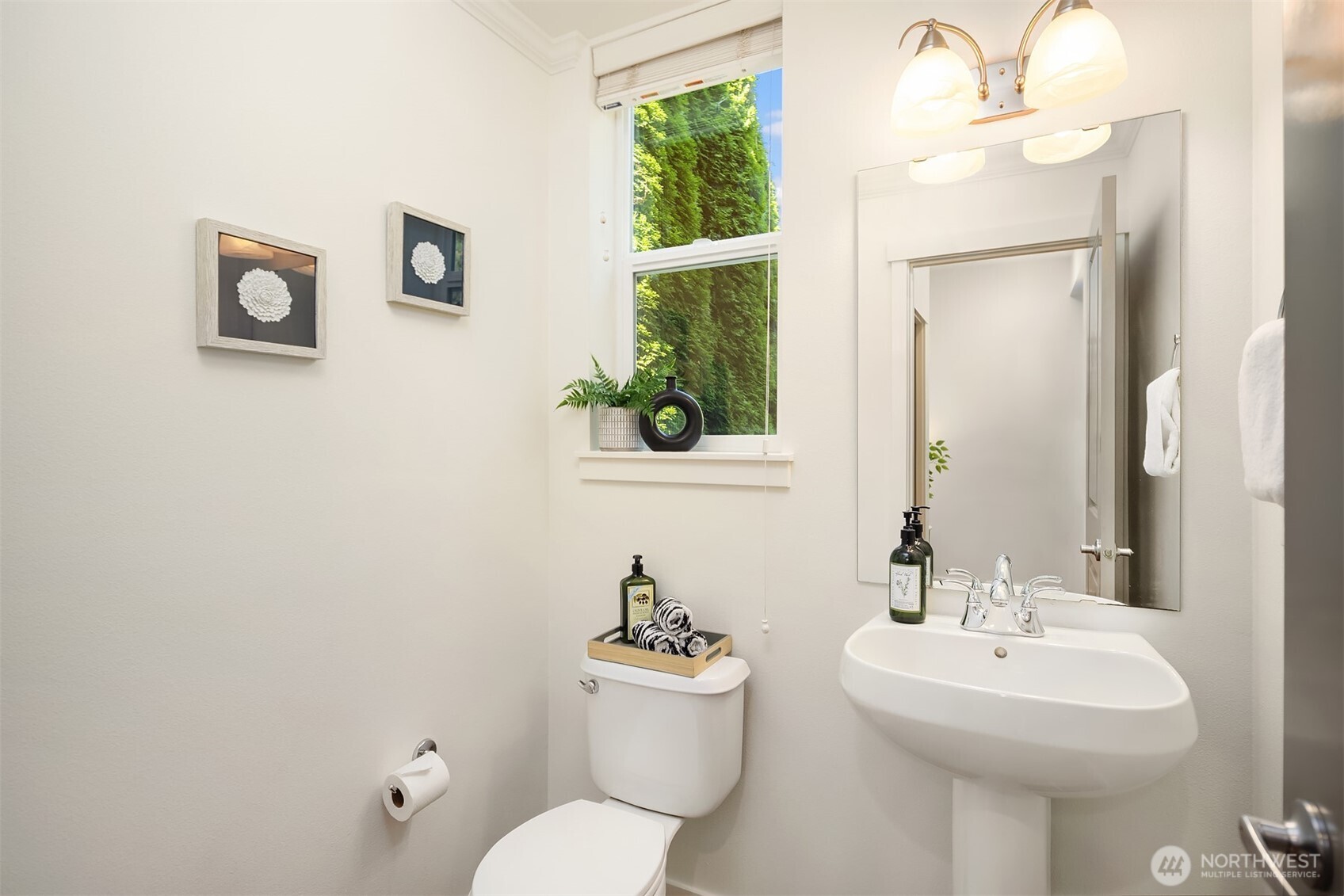 597 Alpine Ridge Place Northwest Issaquah, WA 98027 - Photo 16 of 32 a bathroom with a sink mirror and toilet