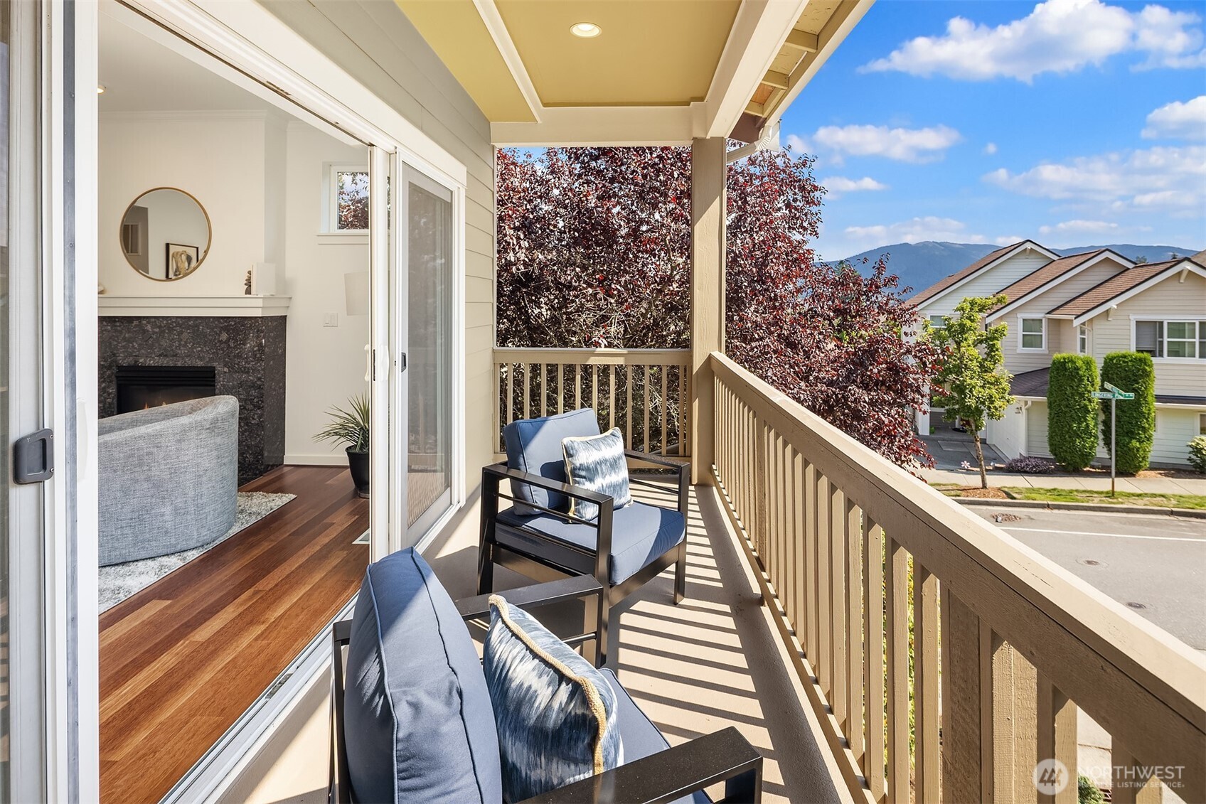 597 Alpine Ridge Place Northwest Issaquah, WA 98027 - Photo 9 of 32 a view of balcony with furniture
