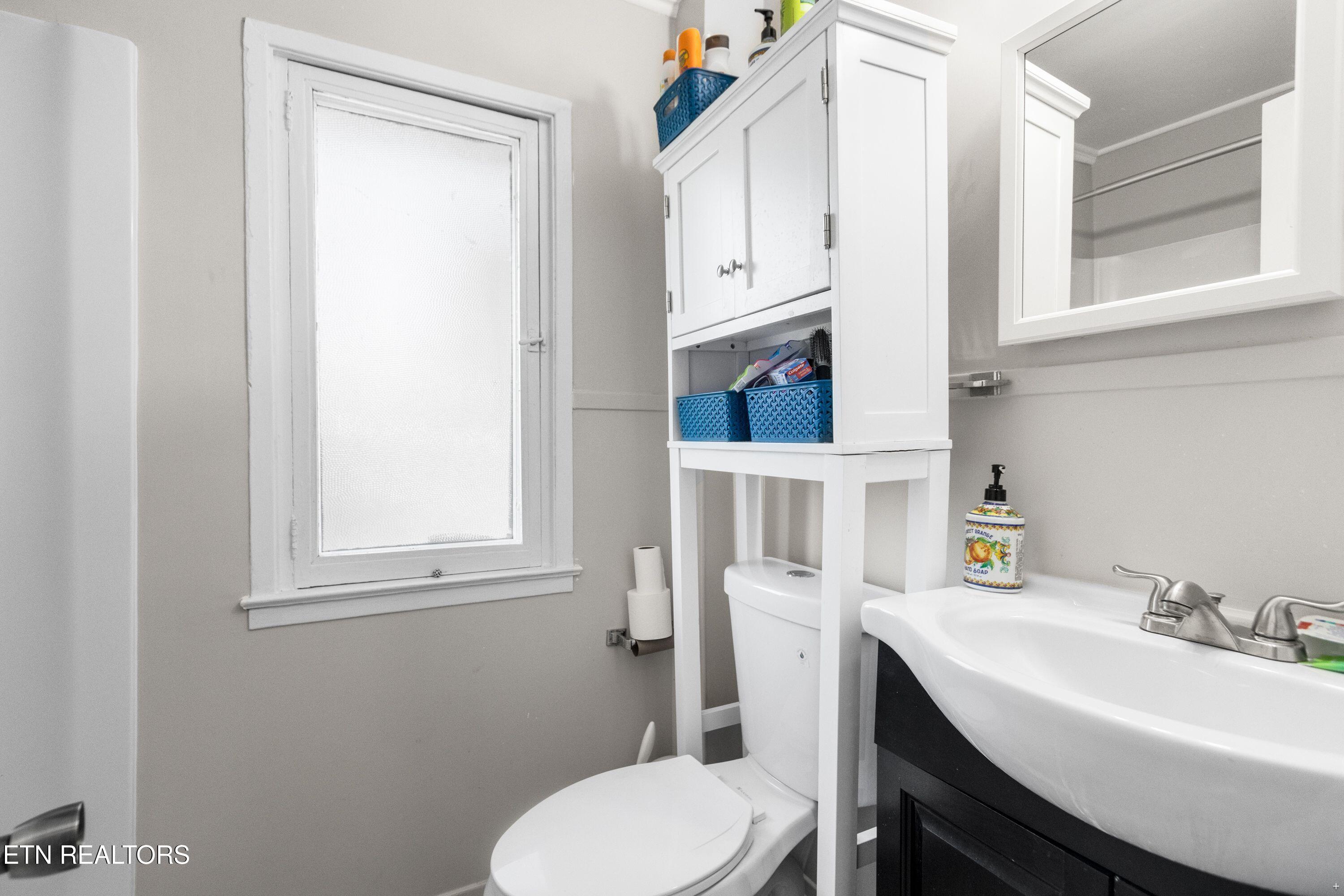 111 Vienna Road Oak Ridge, TN 37830 - Photo 21 of 24 bathroom 3