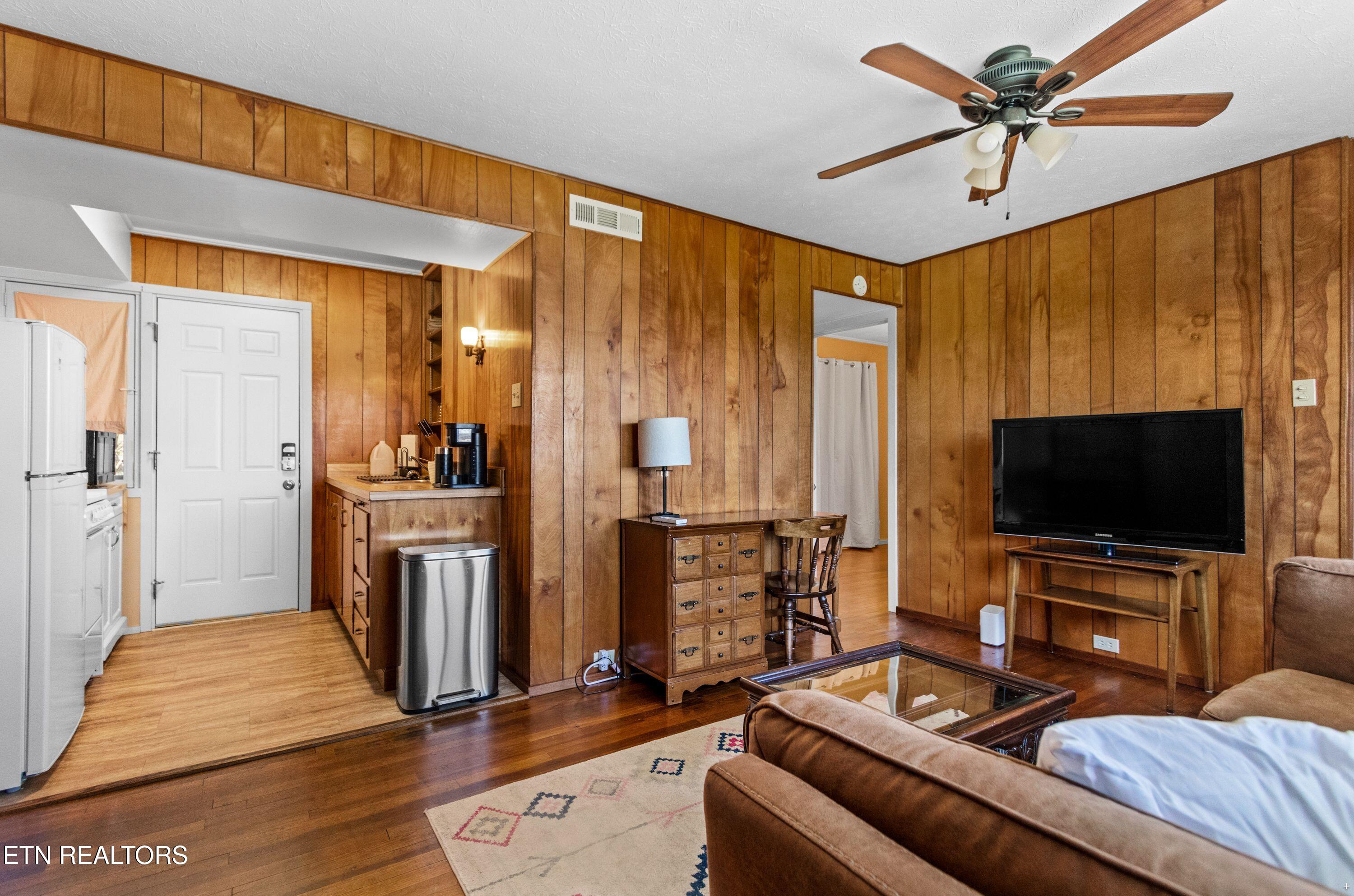 111 Vienna Road Oak Ridge, TN 37830 - Photo 6 of 24 furnished lining