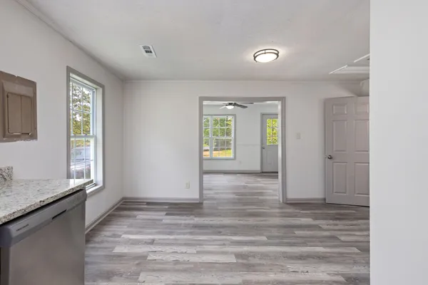 $1,100 | 1610 Old Waynesboro Highway, Lawrenceburg, TN 38464