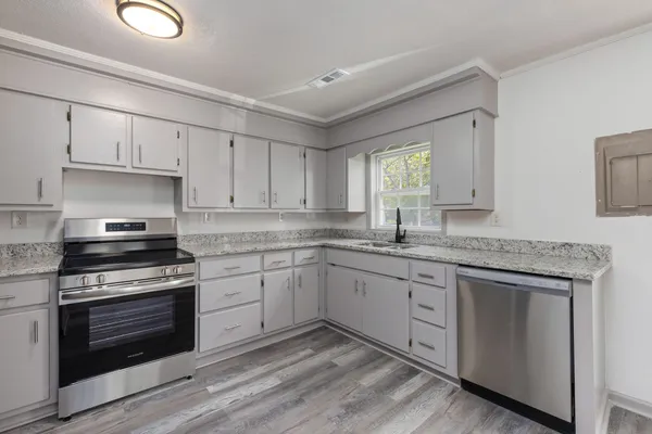 $1,100 | 1610 Old Waynesboro Highway, Lawrenceburg, TN 38464