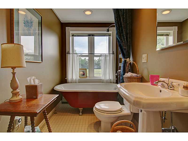 43 Serpentine Road Warren, RI 02885 - Photo 12 of 23 Bathroom.