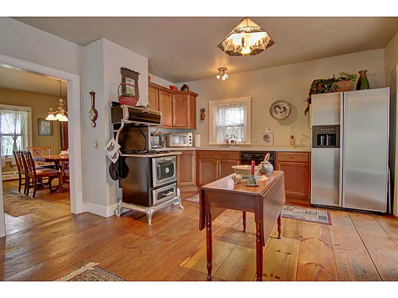 43 Serpentine Road Warren, RI 02885 - Photo 4 of 23 Kitchen.