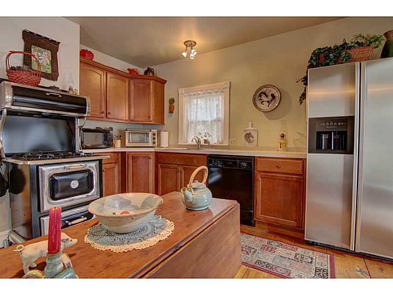 43 Serpentine Road Warren, RI 02885 - Photo 5 of 23 Kitchen.