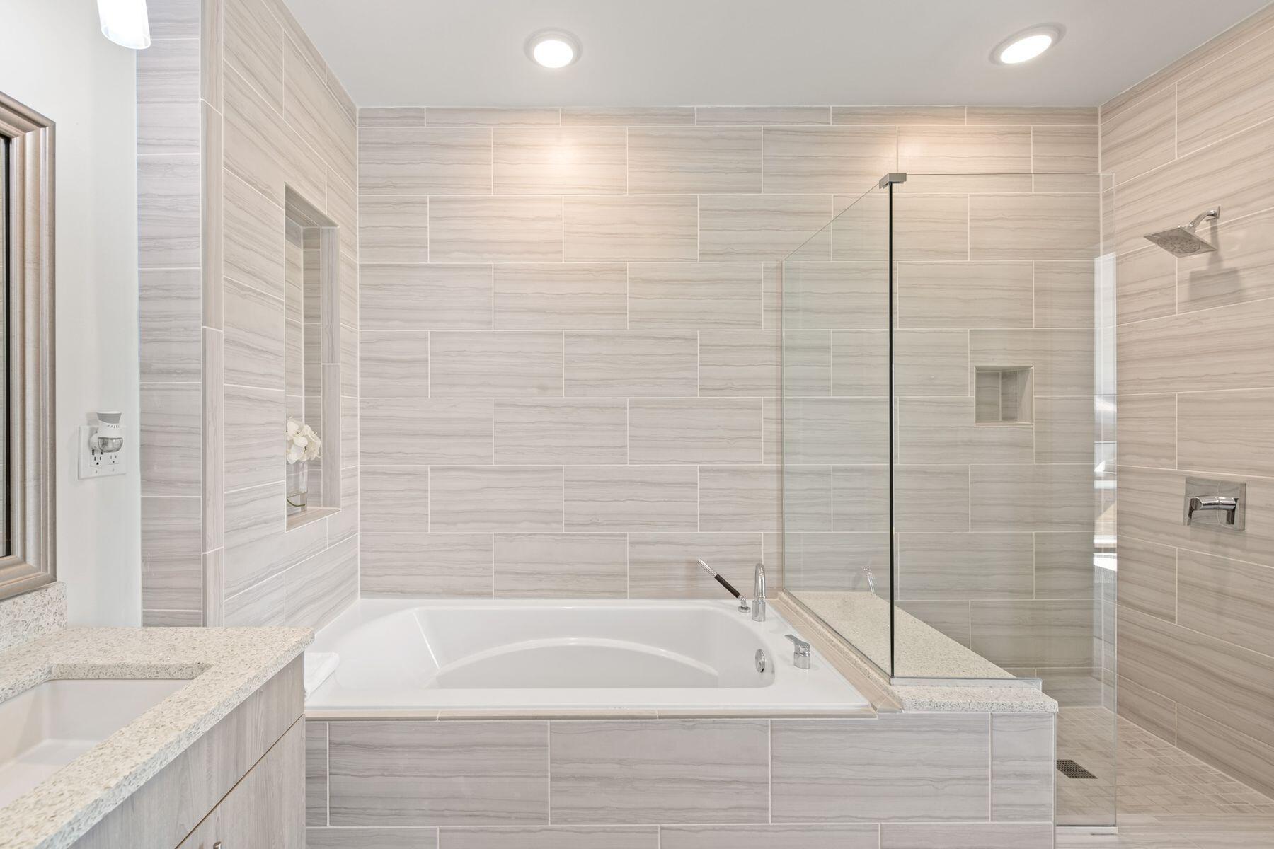 10941 East County Highway 30A, Unit 131 Inlet Beach, FL 32461 - Photo 28 of 54 Garden Tub