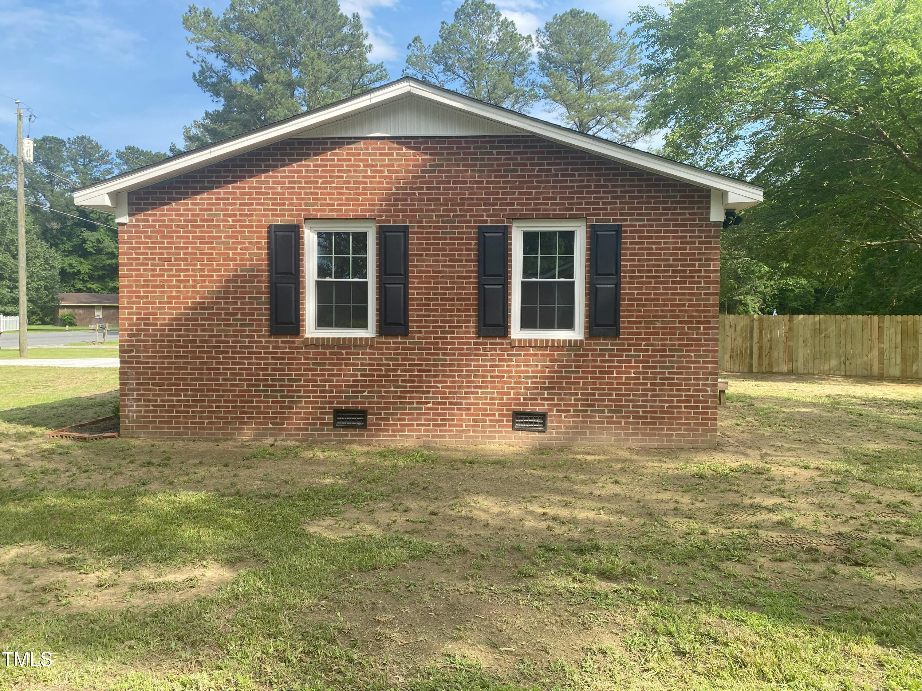 737 Folly Road Plymouth, NC 27962 - Photo 5 of 23 Side View 1