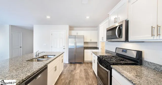 $2,200 | 1 Southern Pne Drive, Unit ROBIE, Greenville, SC 29605