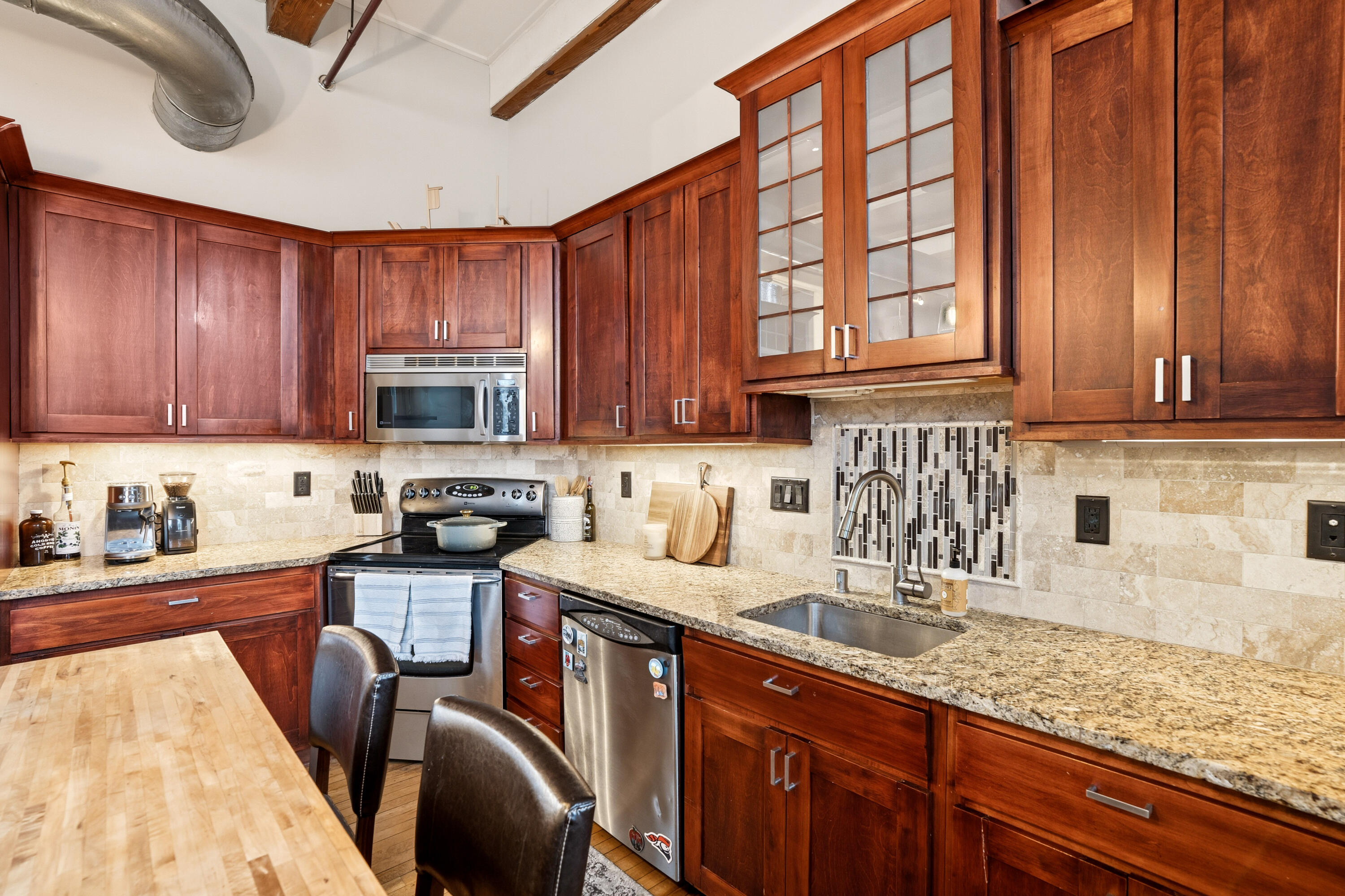 215 West Maple Street, Unit 106 Milwaukee, WI 53204 - Photo 11 of 25 DSC06748