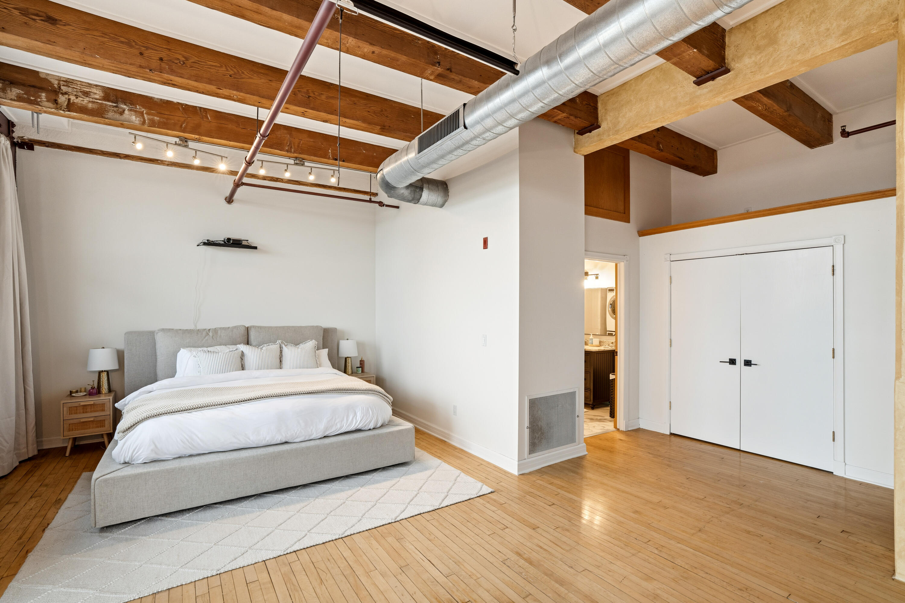 215 West Maple Street, Unit 106 Milwaukee, WI 53204 - Photo 19 of 25 DSC06798