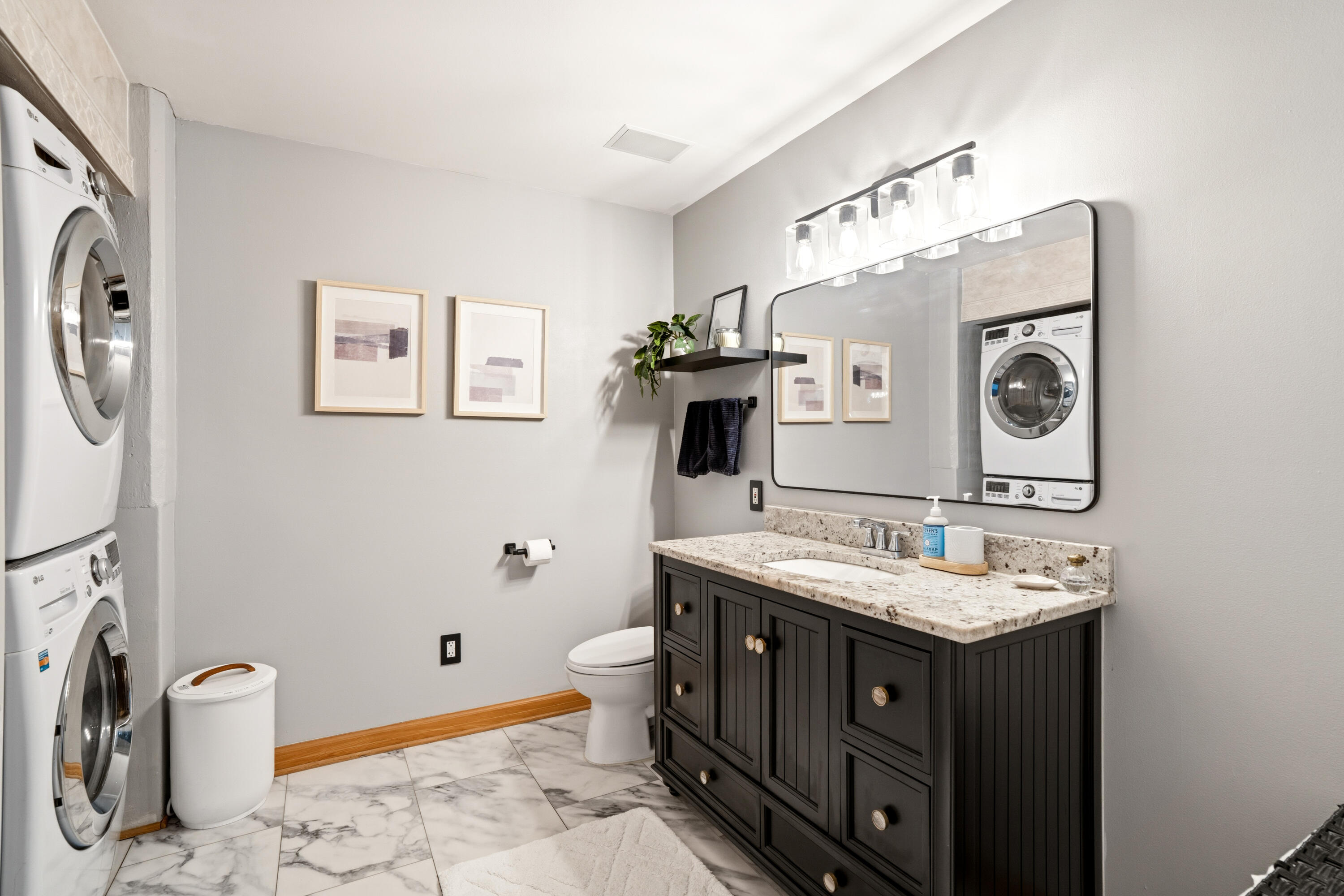 215 West Maple Street, Unit 106 Milwaukee, WI 53204 - Photo 23 of 25 DSC06773