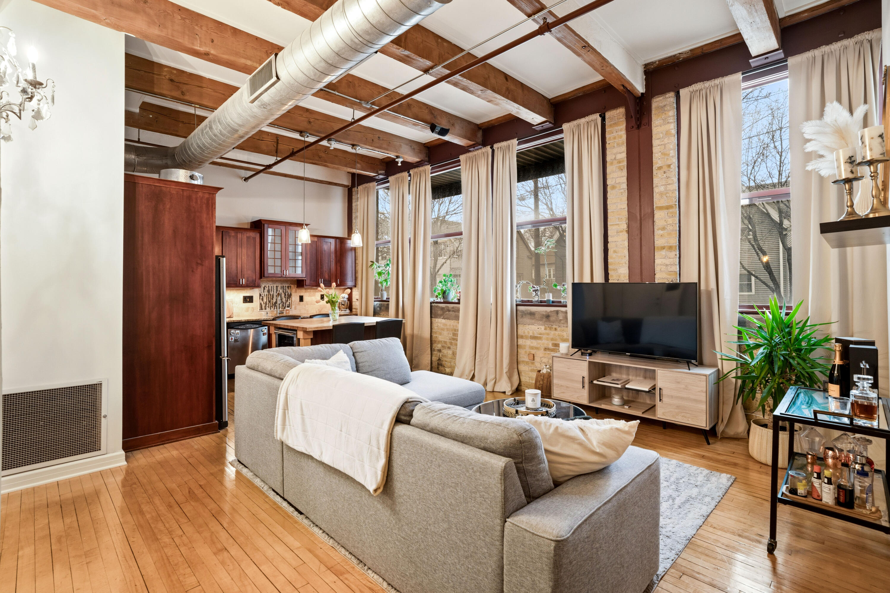 215 West Maple Street, Unit 106 Milwaukee, WI 53204 - Photo 5 of 25 DSC06713