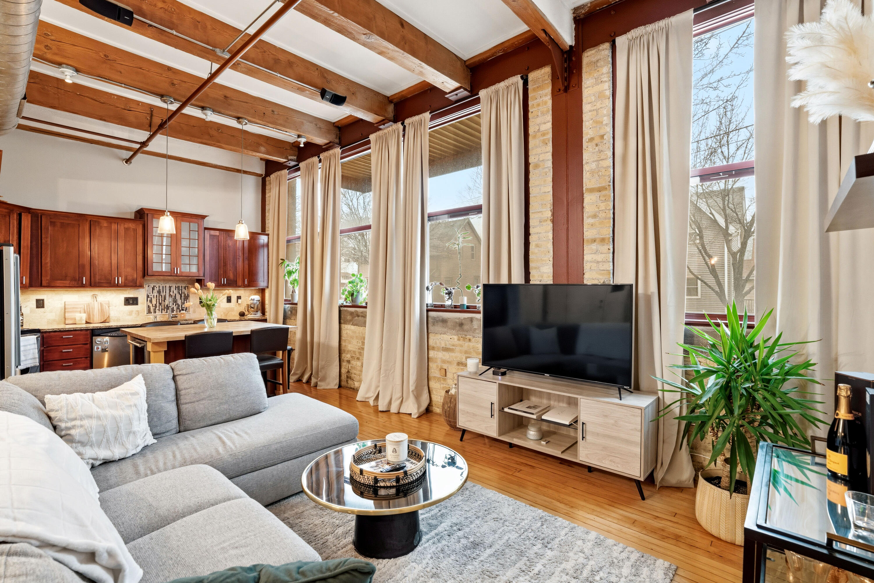 215 West Maple Street, Unit 106 Milwaukee, WI 53204 - Photo 7 of 25 DSC06718