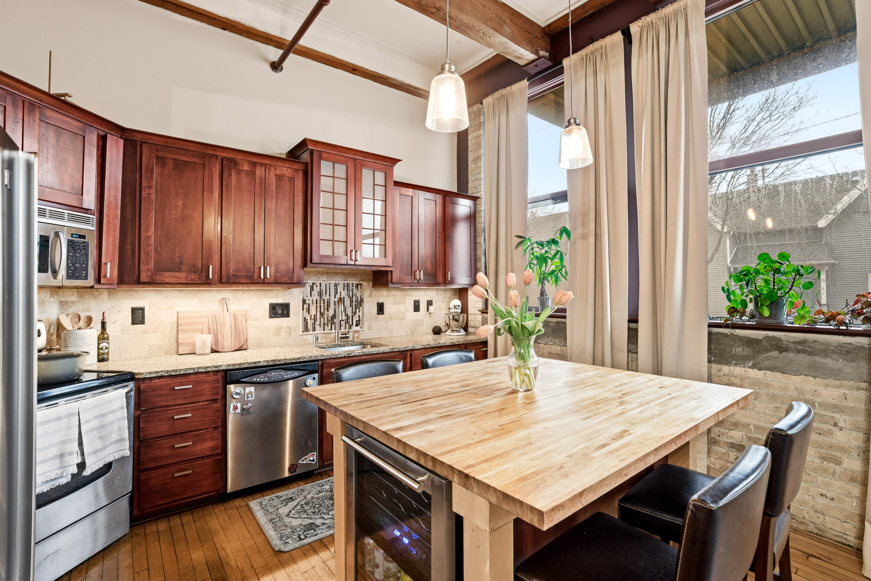 215 West Maple Street, Unit 106 Milwaukee, WI 53204 - Photo 9 of 25 DSC06738