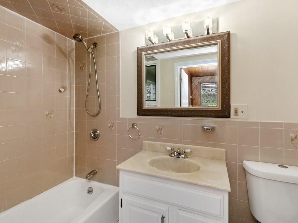 184 Lawrence Road Medford, MA 02155 - Photo 14 of 35 Gallery Image 14