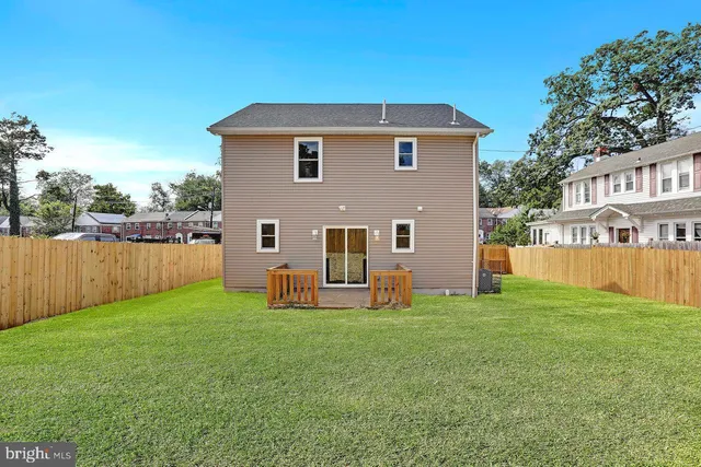 a view of a house with backyard and a tree