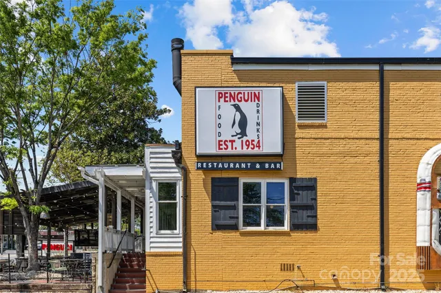 a street sign on a brick wall