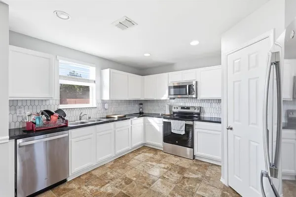 $425,000 | 4648 Pangolin Drive, Fort Worth, TX 76244