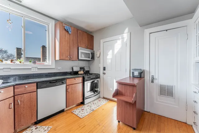 $185,000 | 4704 North Kasson Avenue, Unit 3, Chicago, IL 60630