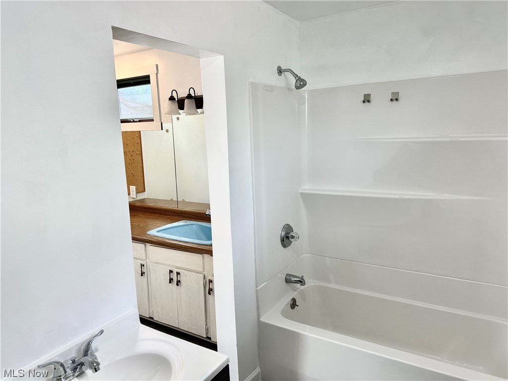 6310 Morgan Road Ravenna, OH 44266 - Photo 23 of 35 Master bath