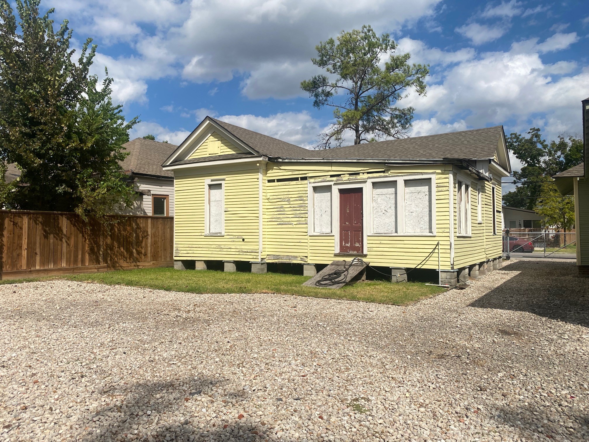 2005 Fulton Street Houston, TX 77009 - Photo 5 of 10 a front view of a house with a yard
