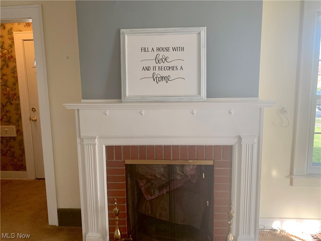 410 Rosedale Street Ravenna, OH 44266 - Photo 5 of 35 Gas fireplacd