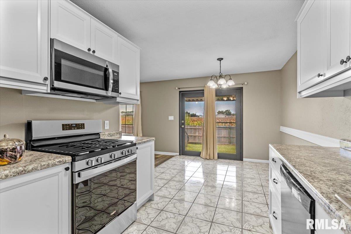 2409 Basil Drive Springfield, IL 62707 - Photo 11 of 31 Gallery Image 11