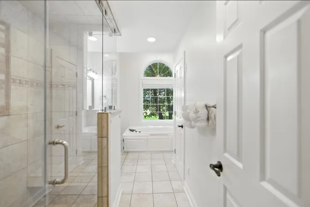 a en suite bathroom with a double vanity sink and a mirror
