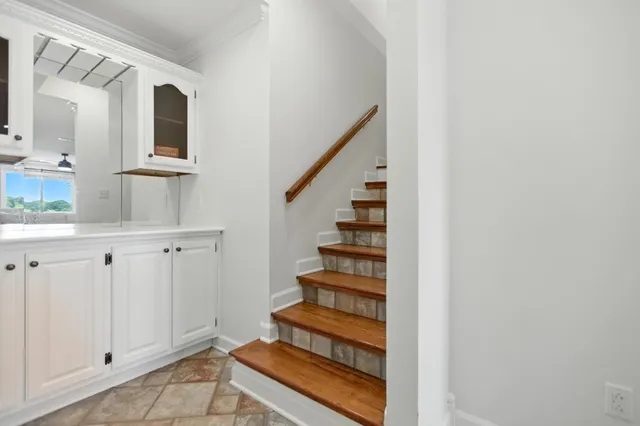 $1,229,900 | 208 Loop Drive, Winchester, TN 37398