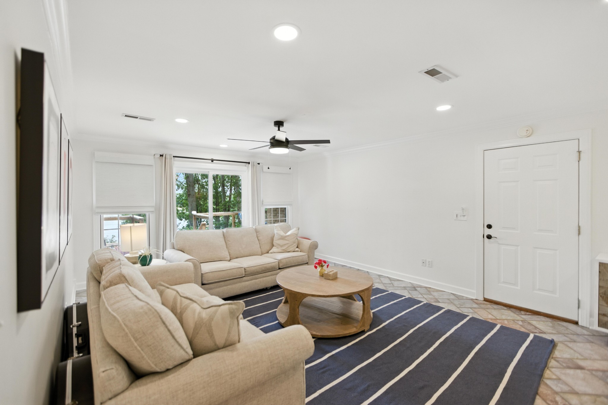 208 Loop Drive Winchester, TN 37398 - Photo 61 of 88 a living room with furniture and a large window