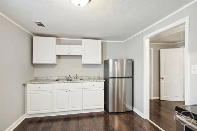 $1,600 | 1001 Treat, Savannah, GA 31404