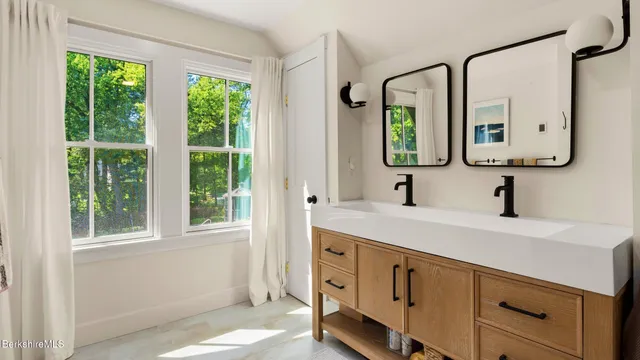 $1,085,000 | 220 Kemble Street, Lenox, MA 01240