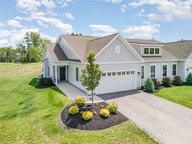 $591,800 | 104 Chase Meadow Trail, Mendon, NY 14472