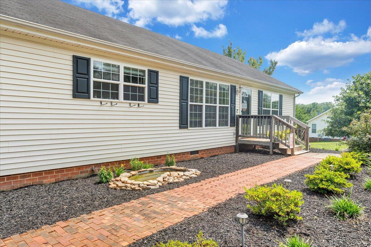 1064 Lipscomb Road Moneta, VA 24121 - Photo 3 of 31 02-MIB01046