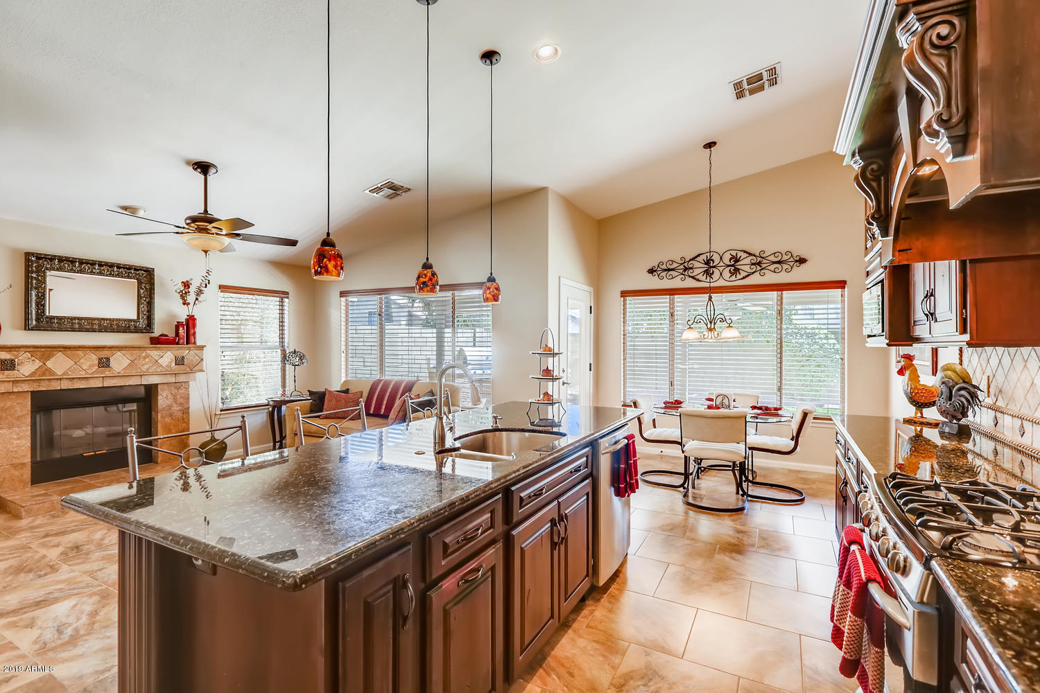3431 East Utopia Road Phoenix, AZ 85050 - Photo 5 of 24 3431 E Utopia Rd Phoenix AZ-large-008-00