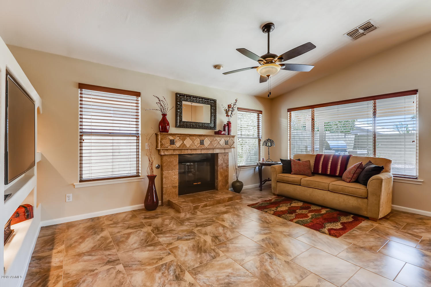 3431 East Utopia Road Phoenix, AZ 85050 - Photo 8 of 24 3431 E Utopia Rd Phoenix AZ-large-012-01