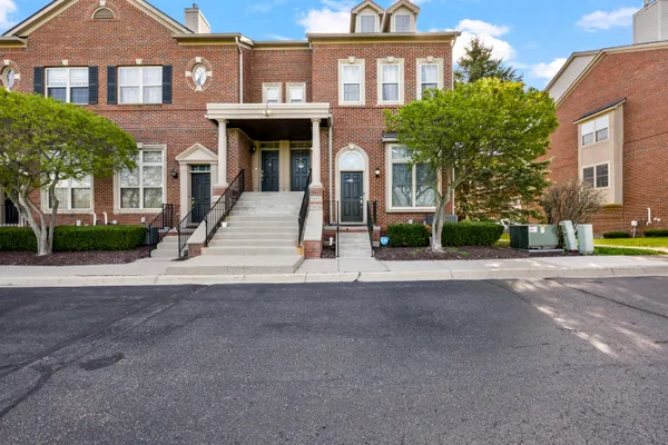 $2,100 | 29374 Glen Oaks Boulevard East, Farmington Hills, MI 48334