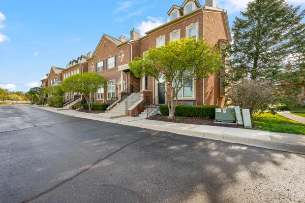 $2,100 | 29374 Glen Oaks Boulevard East, Farmington Hills, MI 48334