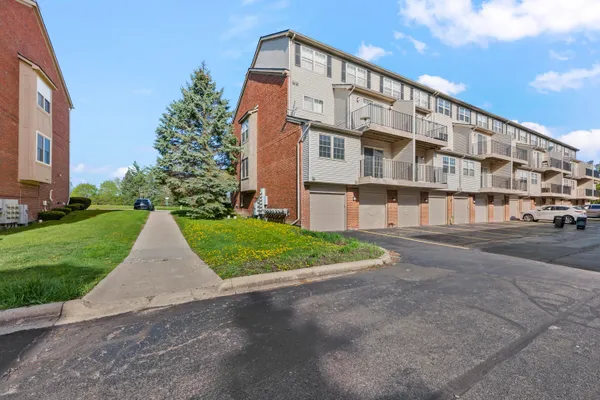$2,100 | 29374 Glen Oaks Boulevard East, Farmington Hills, MI 48334