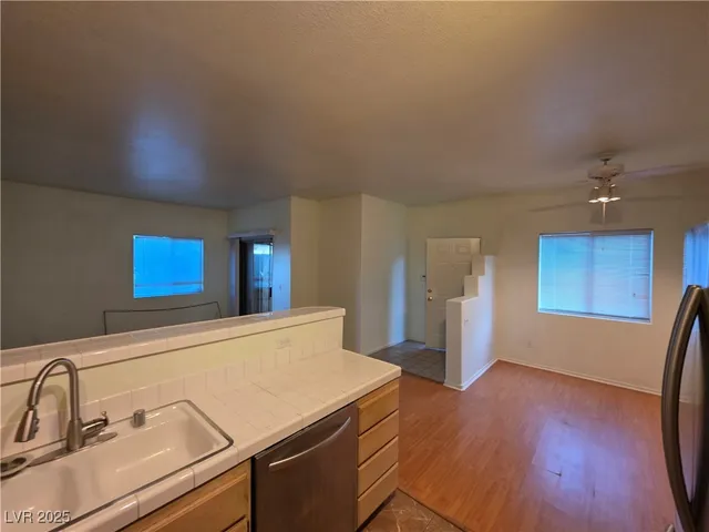 $975 | 2110 Los Feliz Street, Unit 1007, Las Vegas, NV 89156
