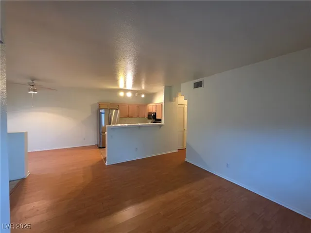 $975 | 2110 Los Feliz Street, Unit 1007, Las Vegas, NV 89156