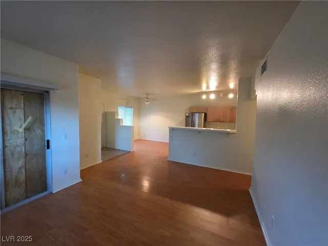 $975 | 2110 Los Feliz Street, Unit 1007, Las Vegas, NV 89156