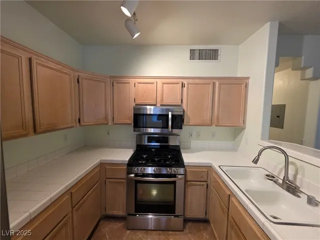 $975 | 2110 Los Feliz Street, Unit 1007, Las Vegas, NV 89156