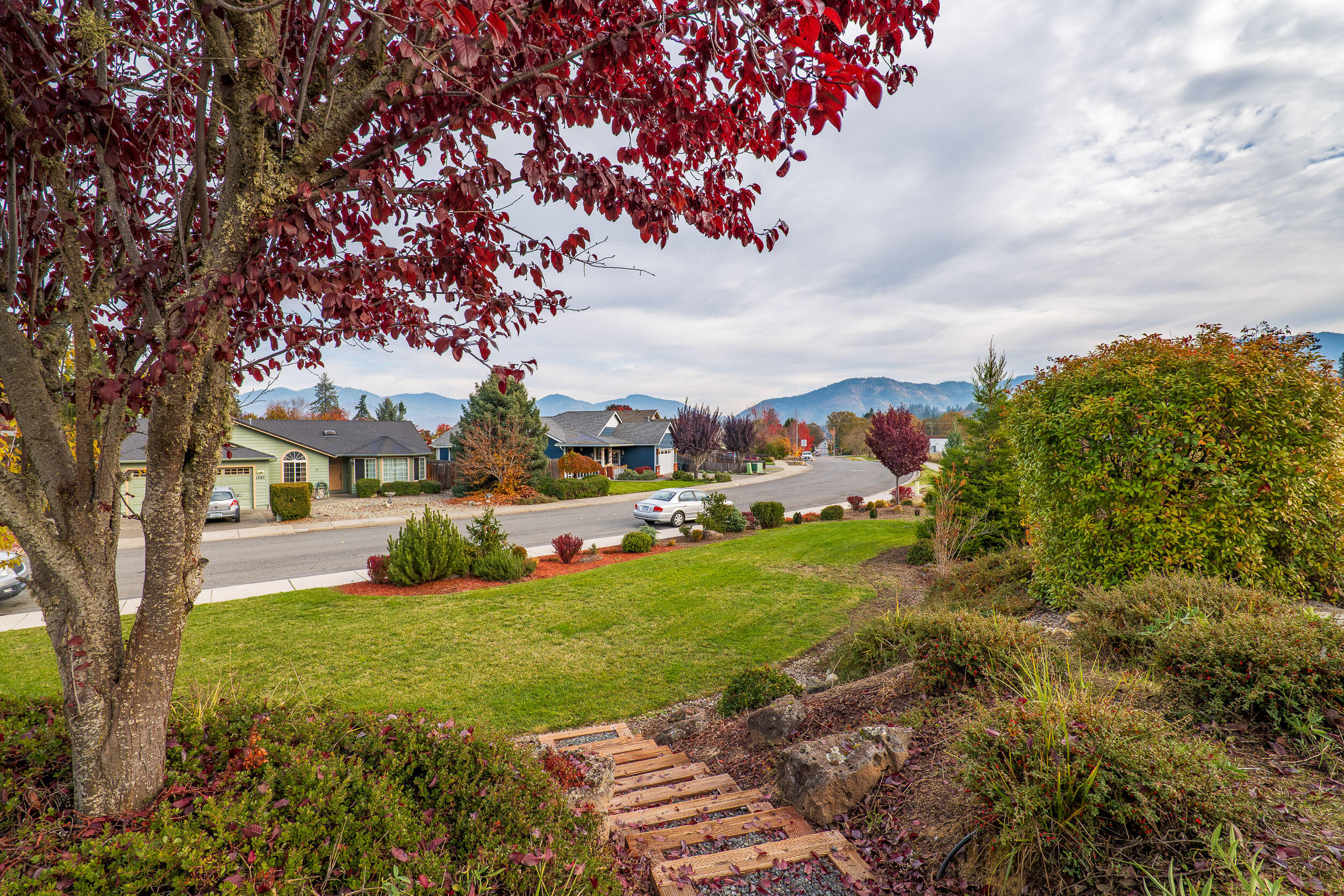 1590 West Harbeck Road Grants Pass, OR 97527 - Photo 33 of 38 Side Yard