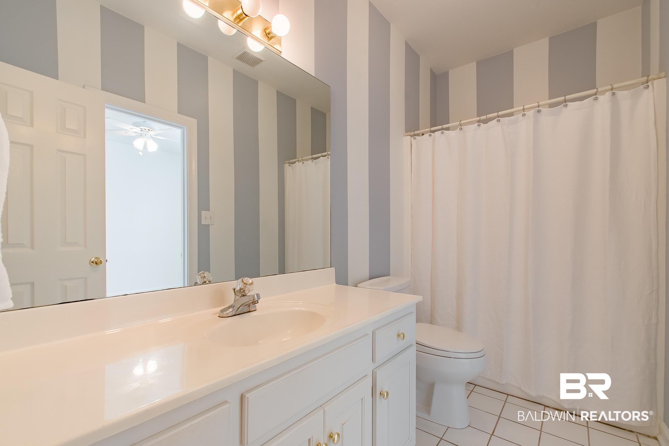 167 Hawthorne Circle Fairhope, AL 36532 - Photo 26 of 32 Bath 2 from Hallway