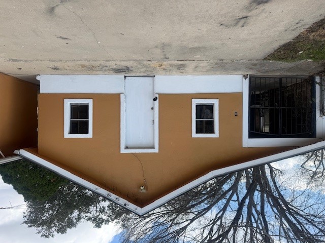600 South Pecan Avenue Luling, TX 78648 - Photo 17 of 18 a front view of the house