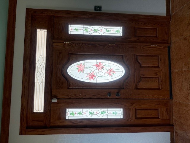 600 South Pecan Avenue Luling, TX 78648 - Photo 3 of 18 a close view of fireplace with wooden door