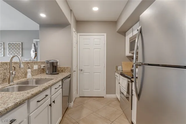 $2,094 | 7255 West Sunset Road, Unit 2155, Las Vegas, NV 89113