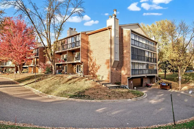 $149,900 | 3850 Plymouth Boulevard, Unit 117, Plymouth, MN 55446
